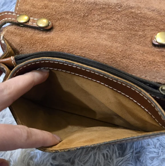 Patricia Nash• Torri leather brown crossbody bag w/ tooled floral pattern. - Picture 14 of 16